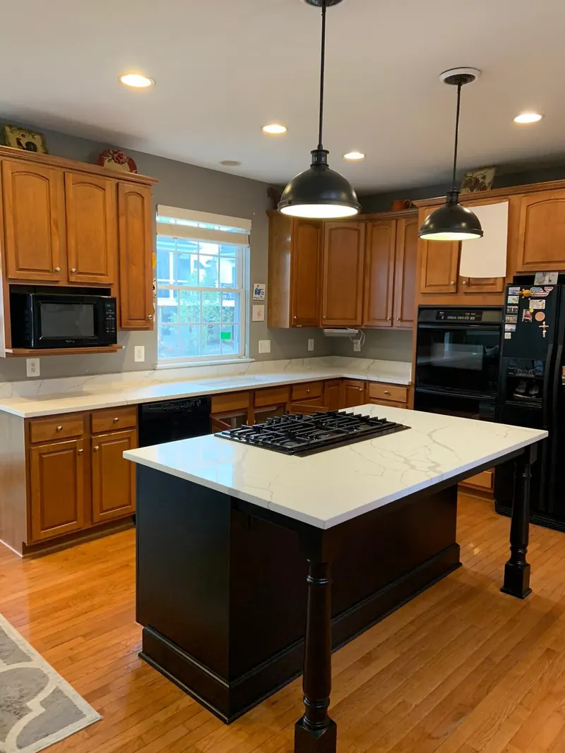 White veined quartz island with a gas cooktop – installed by Beltway Countertops in Herndon, VA