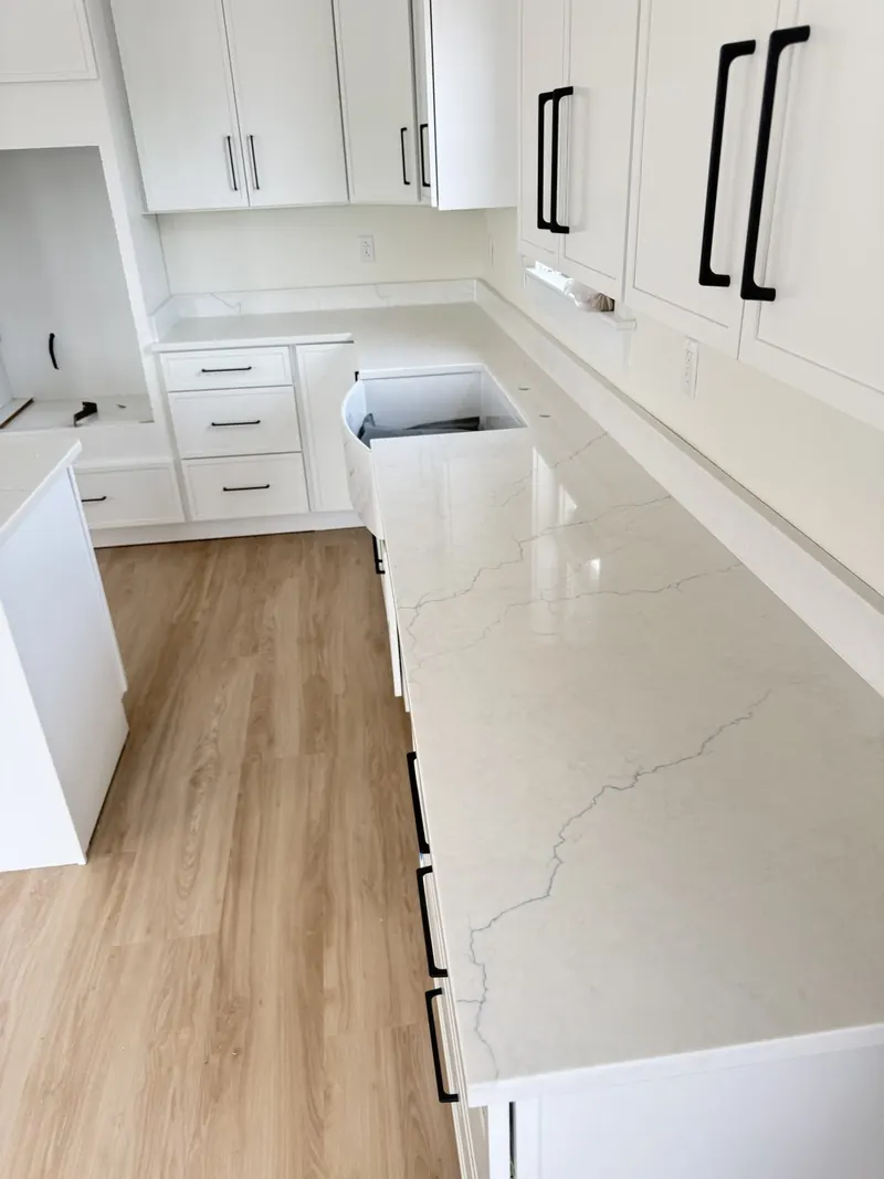 White quartz countertop with a farmhouse sink and black hardware – Beltway Countertops, Northern Virginia